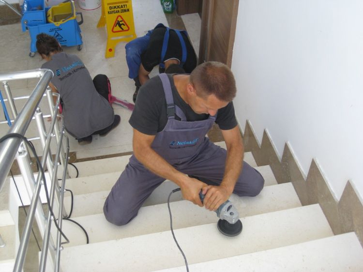 bodrum-mavi-temizlik-merdiven-arasi-temizligi-firmasi